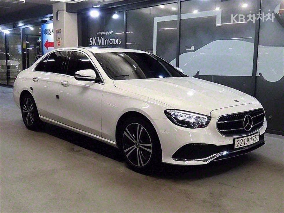 Mercedes-Benz E-Class (W213) E250 Avantgarde - Image 1
