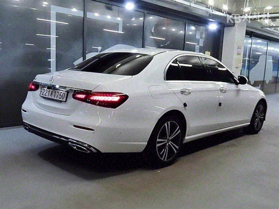 Mercedes-Benz E-Class (W213)E250 Avantgarde - 4