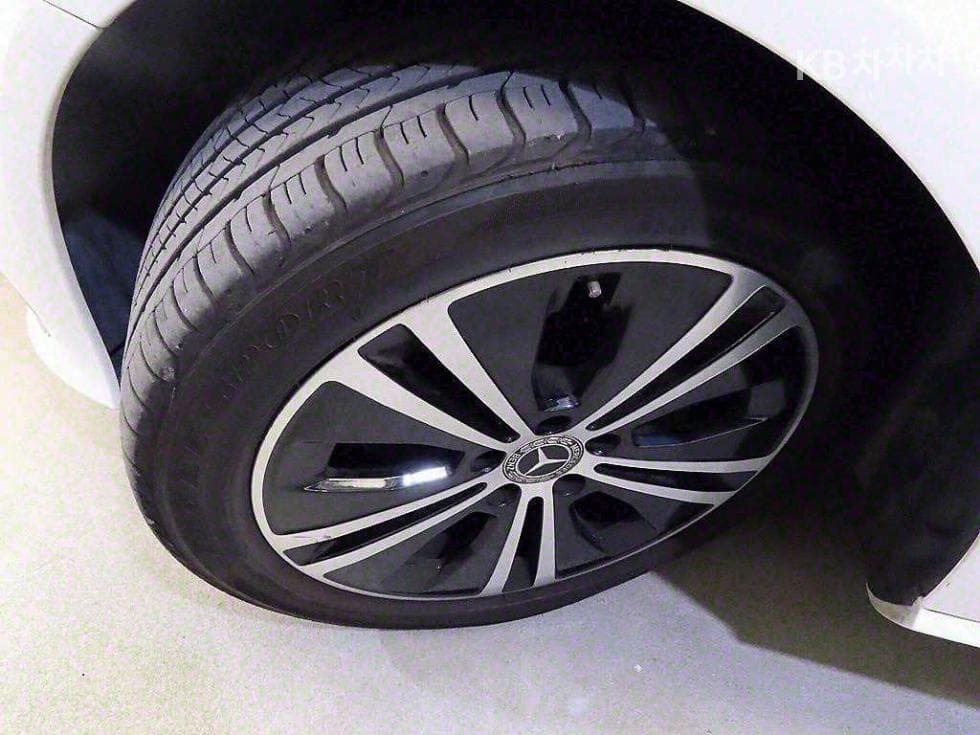 Mercedes-Benz E-Class (W213)E250 Avantgarde - 20