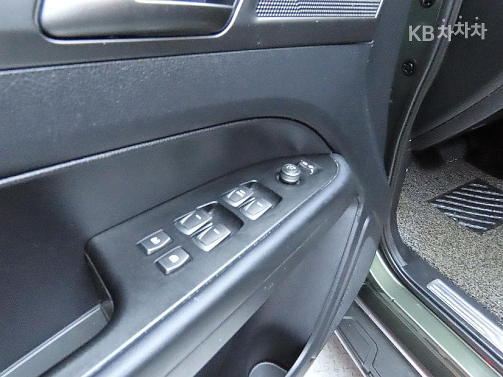 KG Mobility New Rexton Sports Khan2.2 AWD Prestige - 13