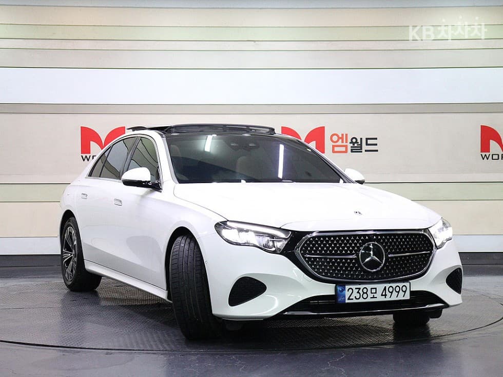 Mercedes-Benz E-Class (W214) E200 Avantgrade - Image 3