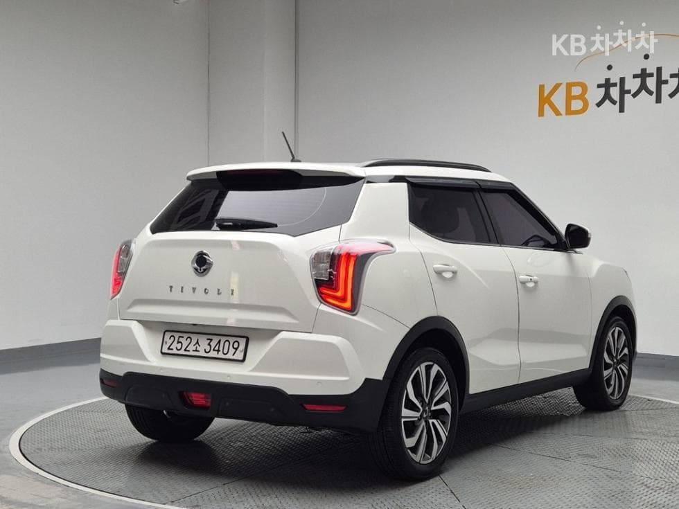 KG Mobility Very New (facelift/refresh; particularly for Tivoli) TivoliDiesel V5 4WD Standard - 3