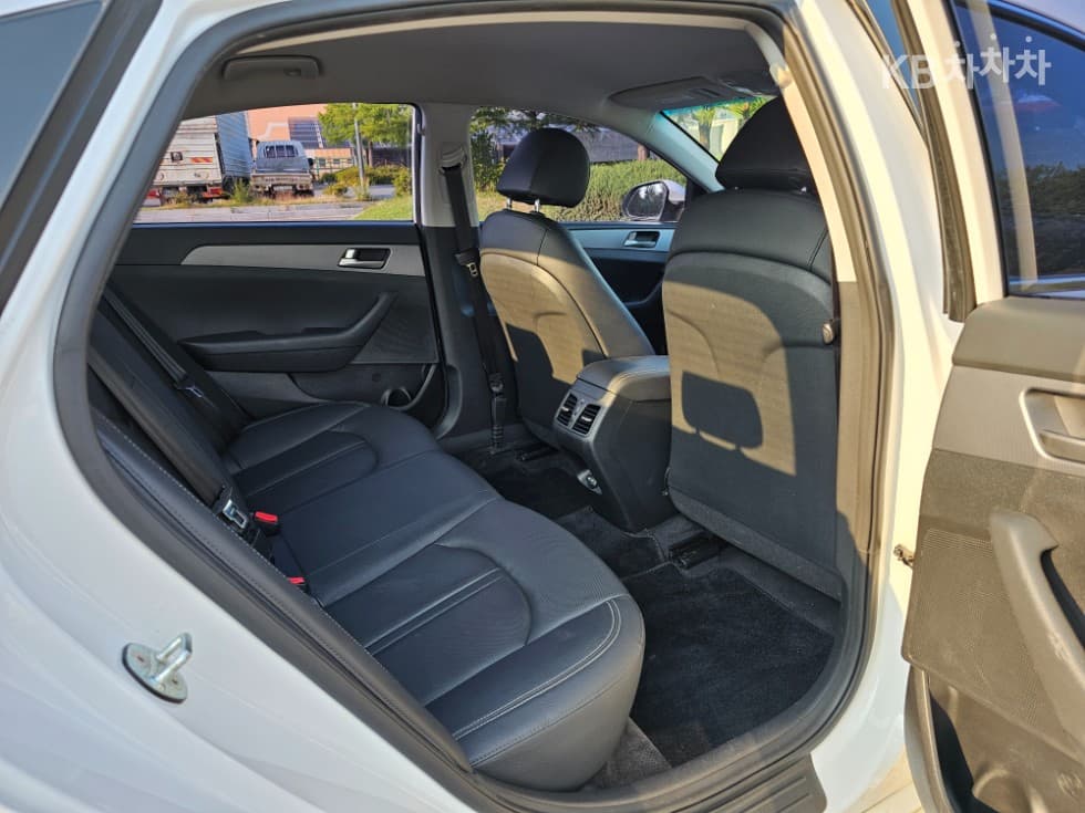 Хюндай Соната New Rise2.0 LPi Рент-а-кар Стил - 12