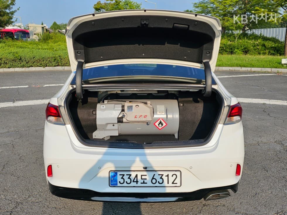 Хюндай Соната New Rise2.0 LPi Рент-а-кар Стил - 18