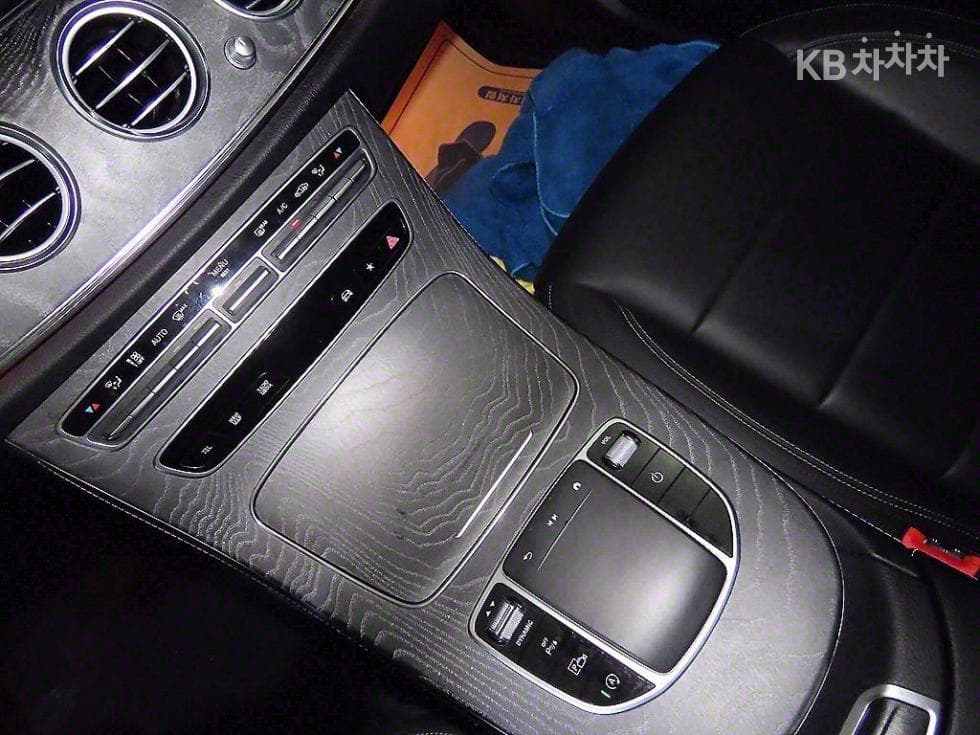 Mercedes-Benz E-Class (W213)E350 4MATIC Avantgarde - 12
