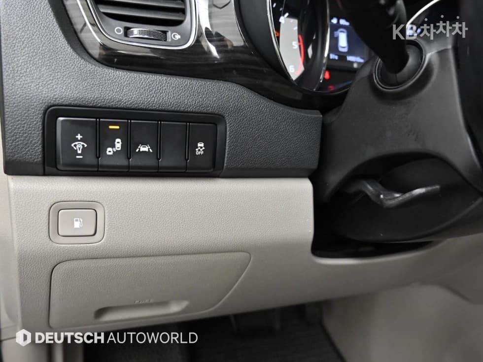 Киа The New (фейслифт) Канивал9-местен 2.2 Дизел Noblesse - 17