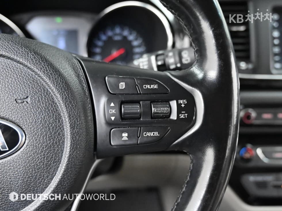 Киа The New (фейслифт) Канивал9-местен 2.2 Дизел Noblesse - 18