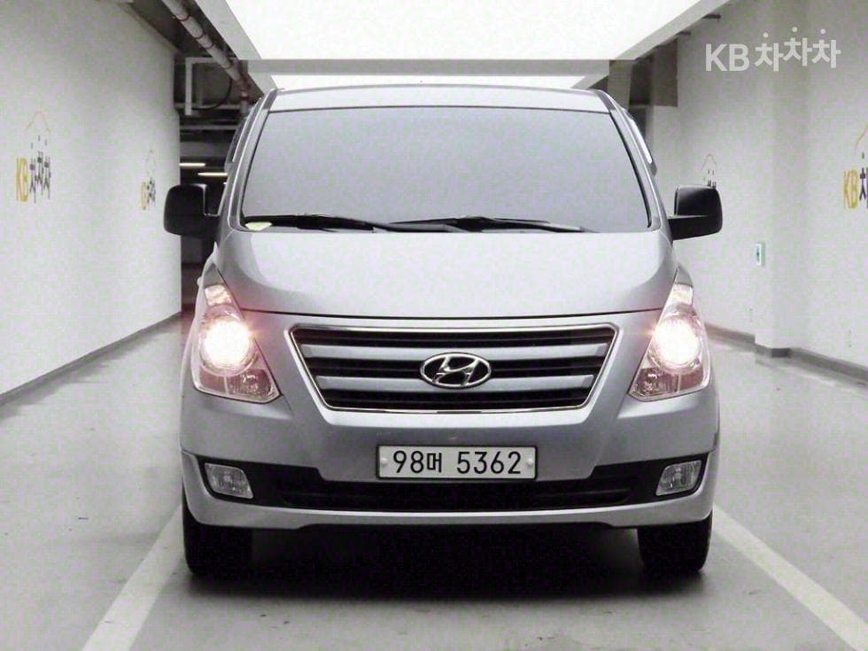 Hyundai Grand Starex 5-seater Van Smart - Image 1
