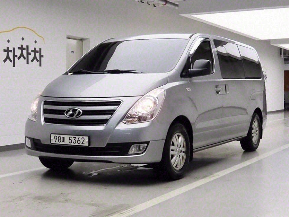 Hyundai Grand Starex5-seater Van Smart - 2