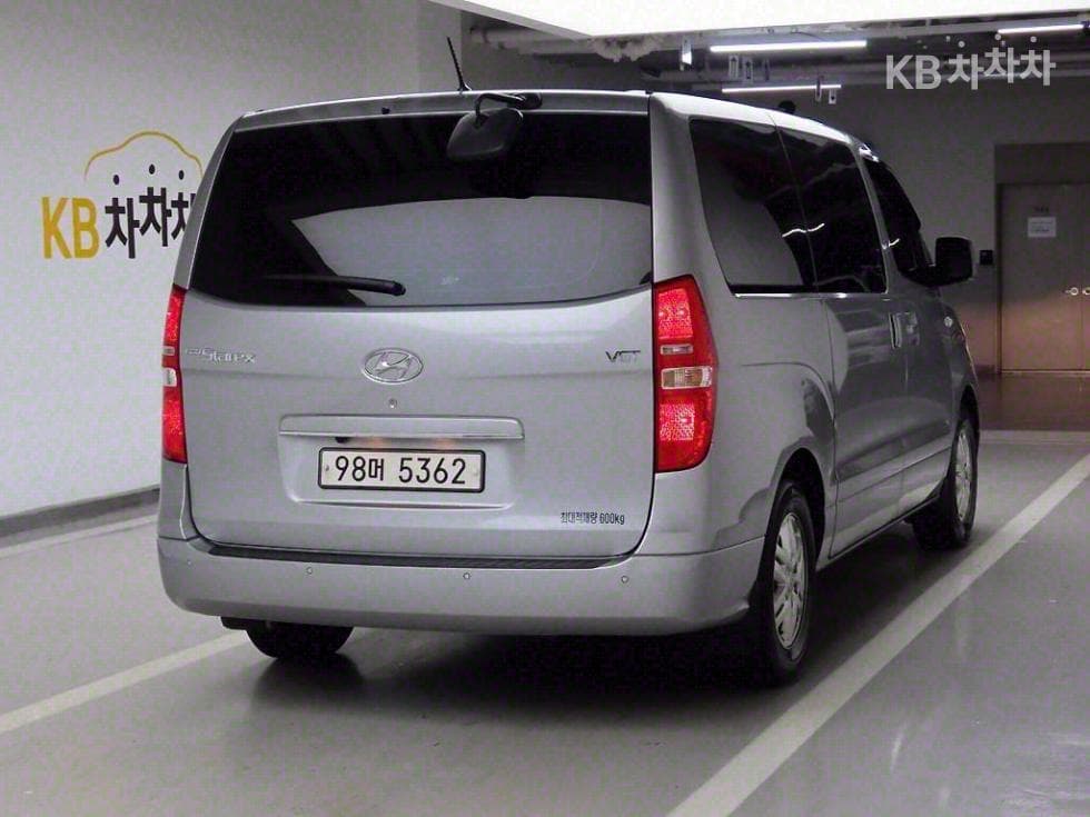Hyundai Grand Starex5-seater Van Smart - 4