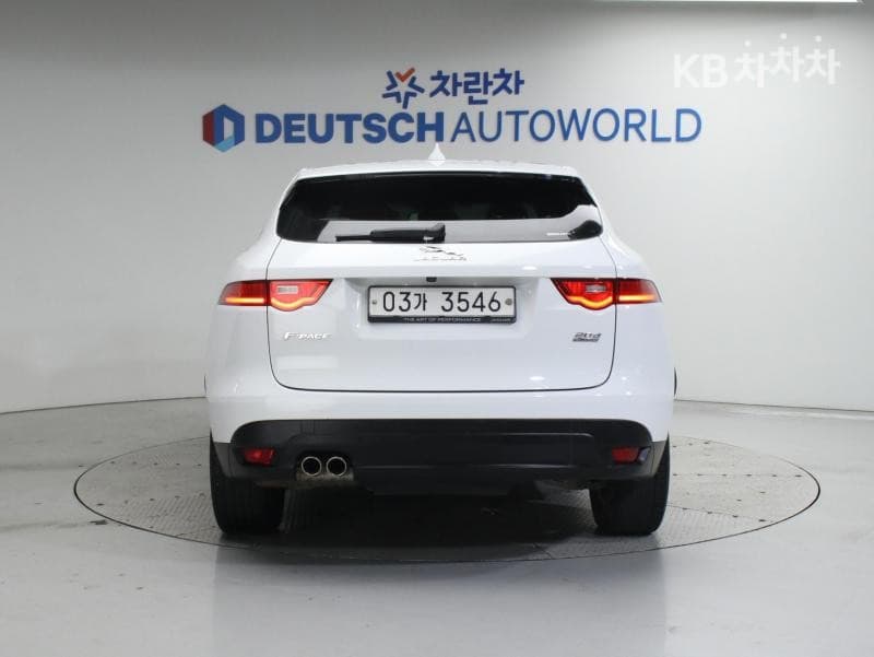 Jaguar F-PACE20d Portfolio - 4