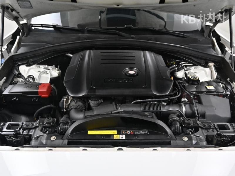 Jaguar F-PACE20d Portfolio - 6