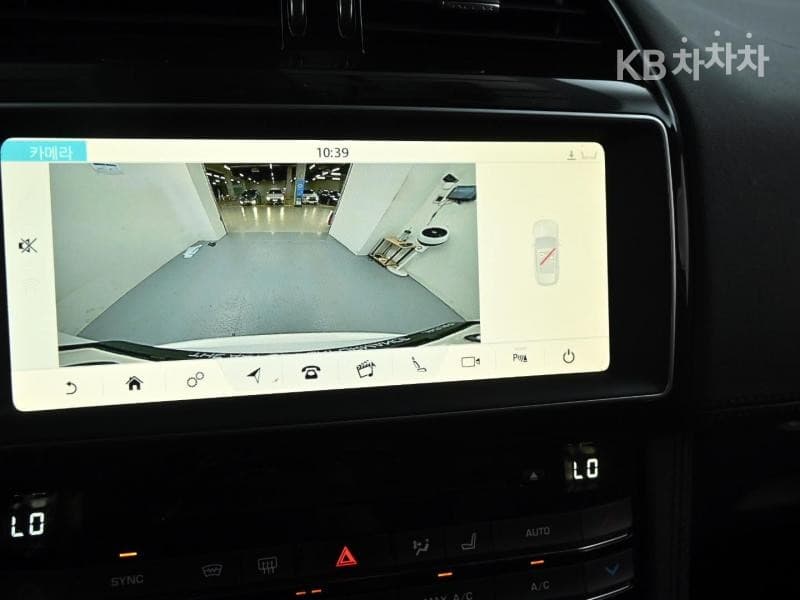 Jaguar F-PACE20d Portfolio - 15