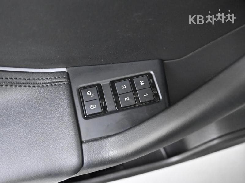 Jaguar F-PACE20d Portfolio - 17