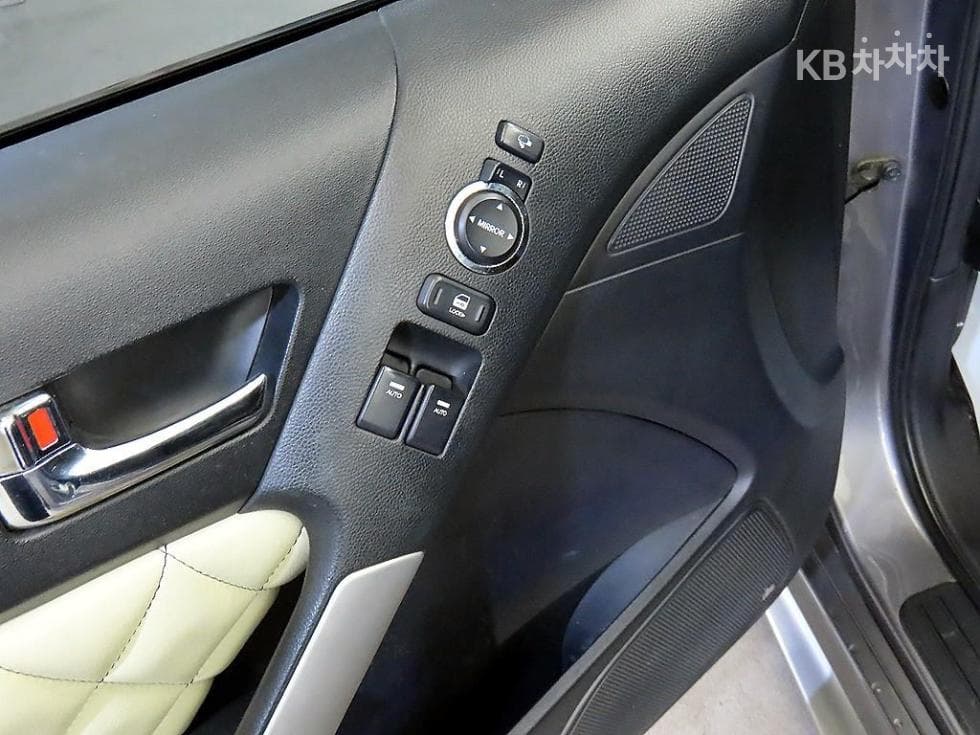 Hyundai Genesis Coupe200 Turbo P - 13