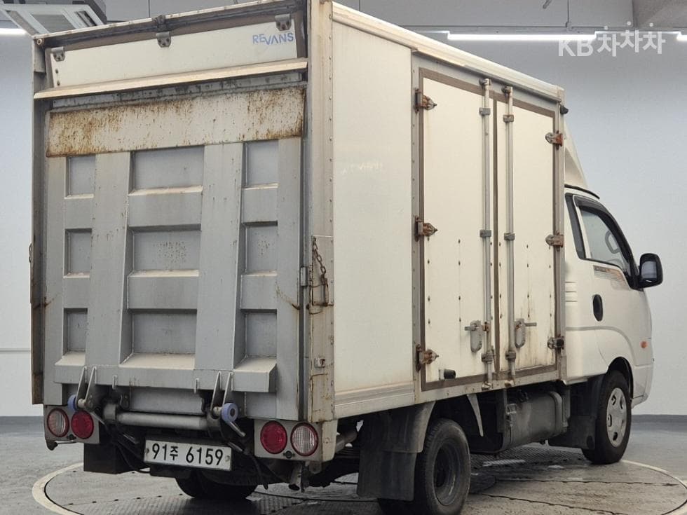 Киа Бонго 3 (лек)1 тон 내장Товарна надстройка 파워게이트 Удължено междуосие Королевска кабина Лукс - 3