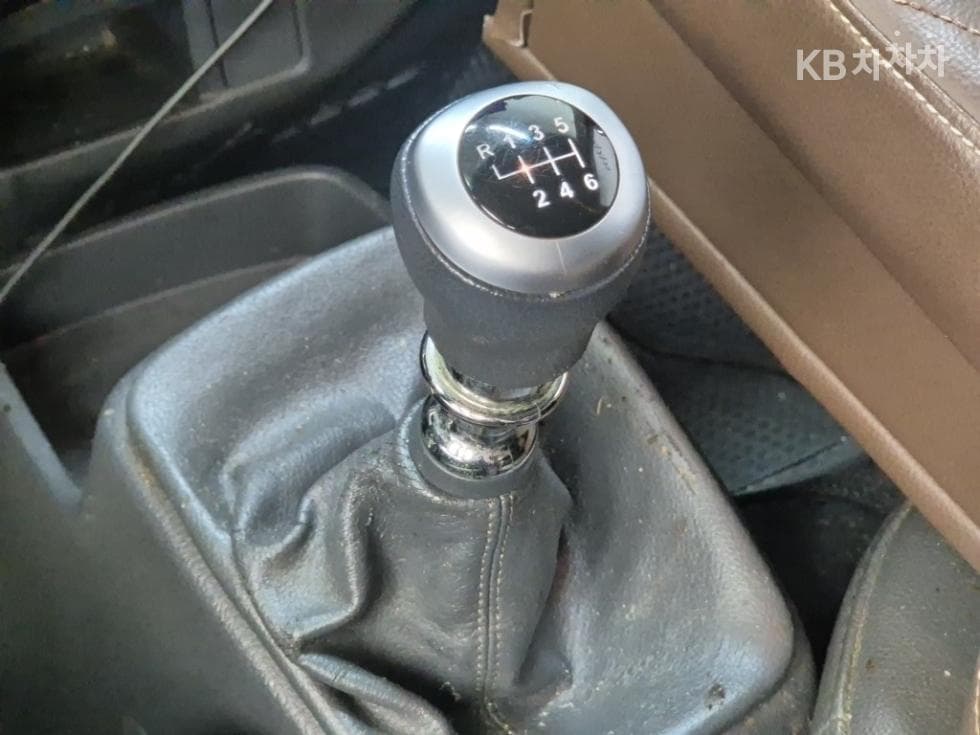 Киа Бонго 3 (лек)1 тон 내장Товарна надстройка 파워게이트 Удължено междуосие Королевска кабина Лукс - 7