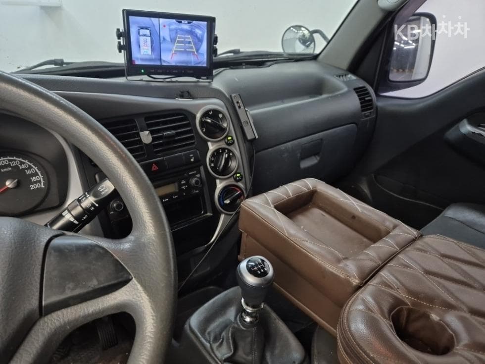 Киа Бонго 3 (лек)1 тон 내장Товарна надстройка 파워게이트 Удължено междуосие Королевска кабина Лукс - 9