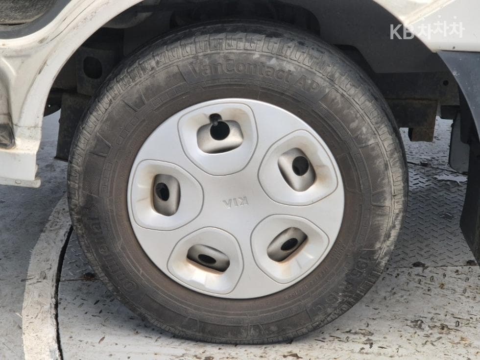 Киа Бонго 3 (лек)1 тон 내장Товарна надстройка 파워게이트 Удължено междуосие Королевска кабина Лукс - 13