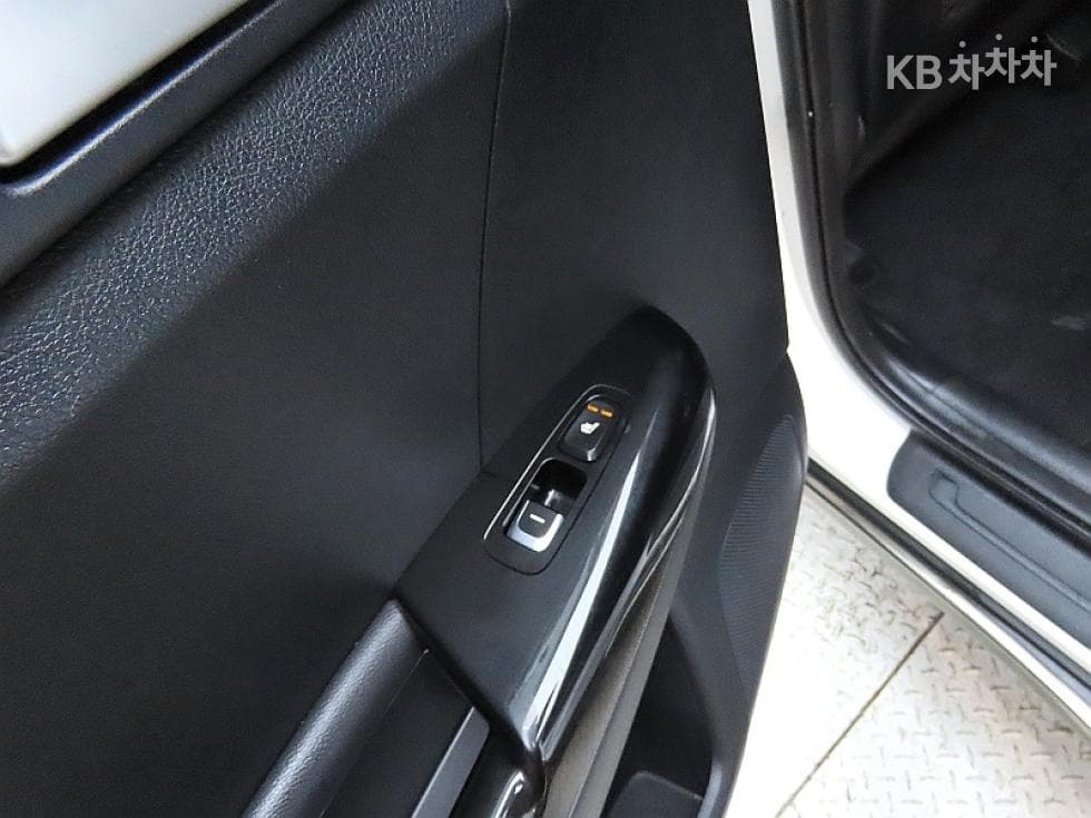 Киа Sportage 더 볼드2.0 Дизел 2WD Noblesse - 17