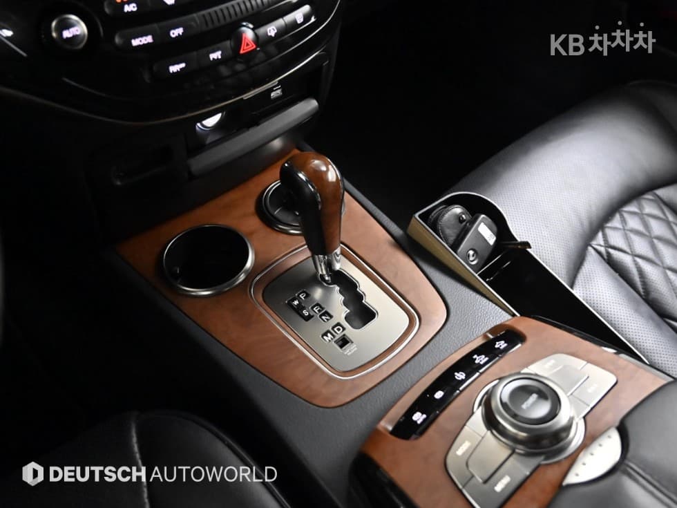 КейДжи Мобилити Нов체어맨WCW700 4TRONIC 5-местен Лимузин - 9