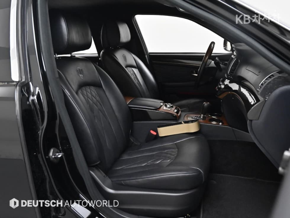 КейДжи Мобилити Нов체어맨WCW700 4TRONIC 5-местен Лимузин - 10