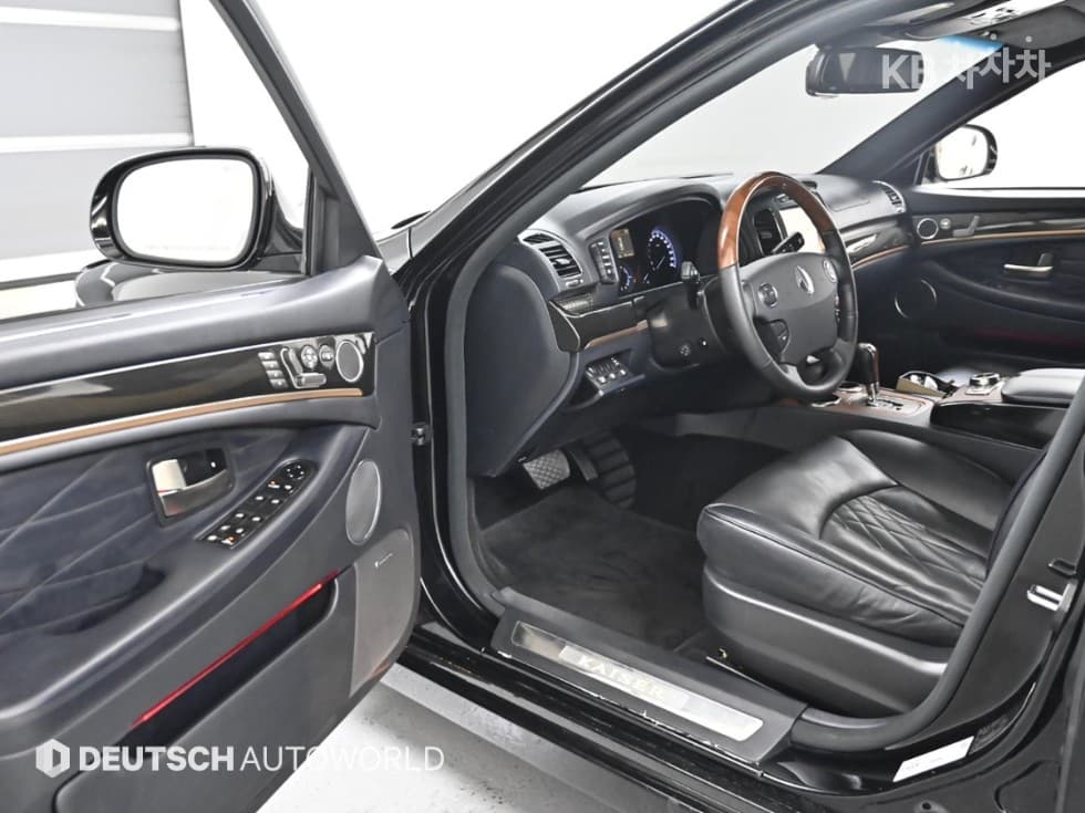 КейДжи Мобилити Нов체어맨WCW700 4TRONIC 5-местен Лимузин - 11