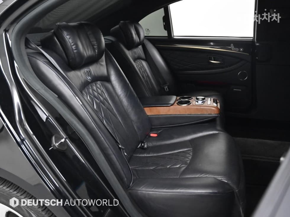 КейДжи Мобилити Нов체어맨WCW700 4TRONIC 5-местен Лимузин - 12