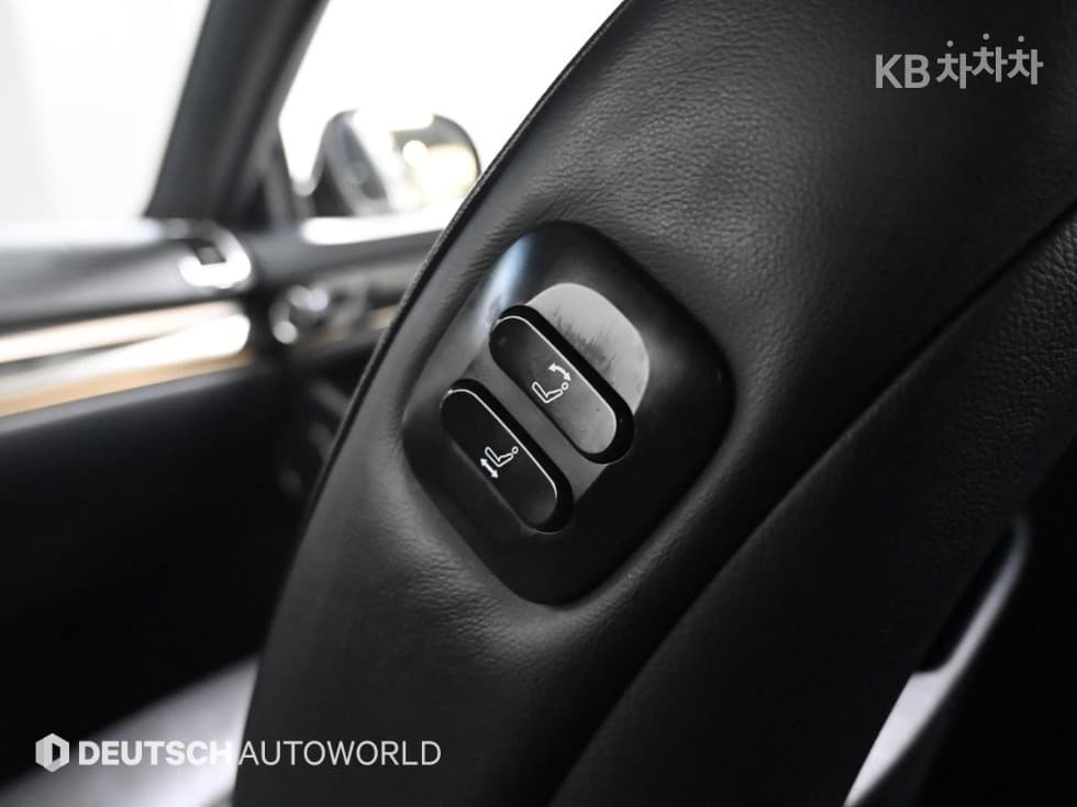 КейДжи Мобилити Нов체어맨WCW700 4TRONIC 5-местен Лимузин - 18