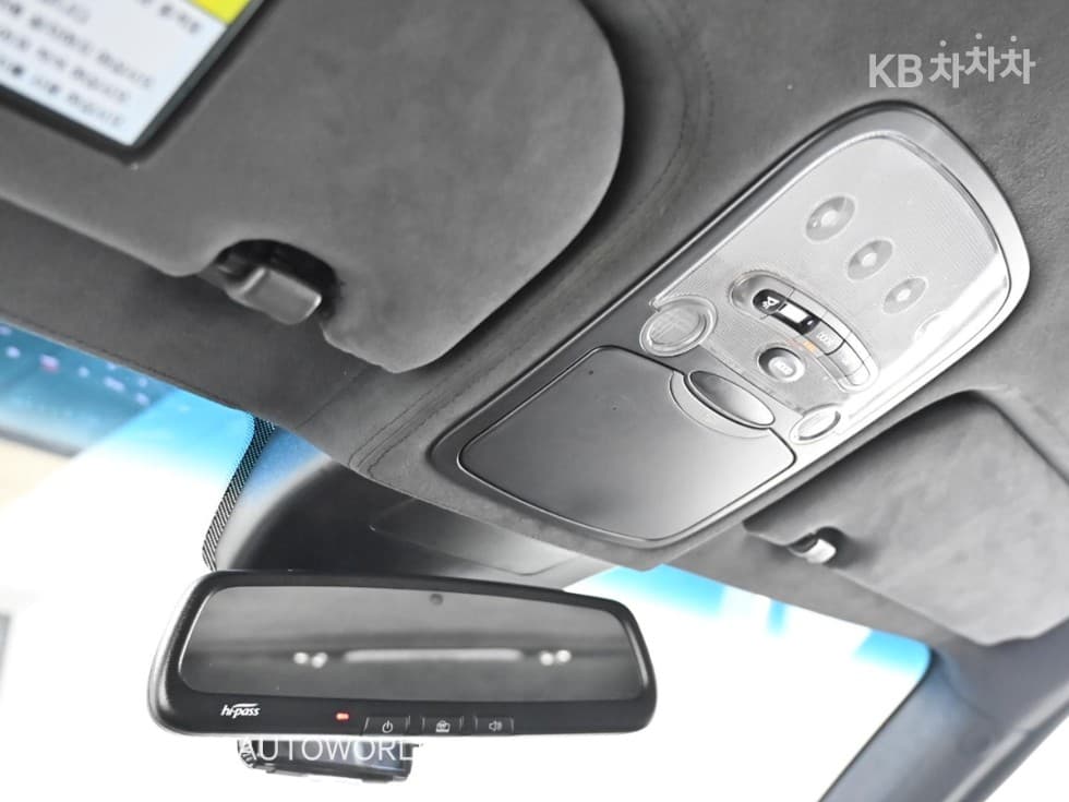 КейДжи Мобилити Нов체어맨WCW700 4TRONIC 5-местен Лимузин - 19