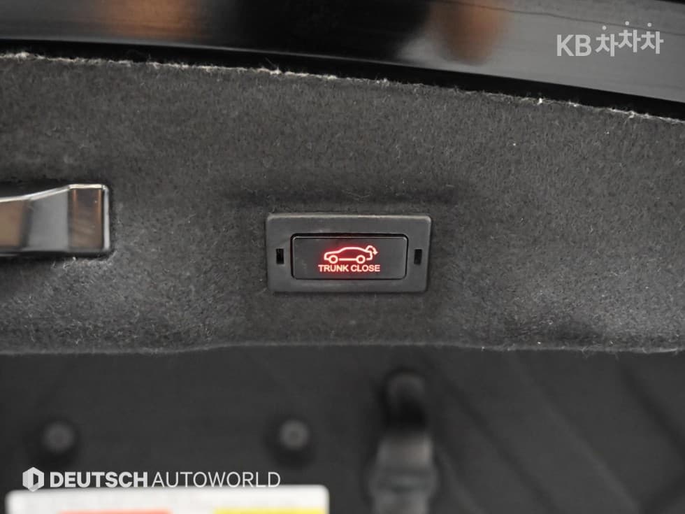 КейДжи Мобилити Нов체어맨WCW700 4TRONIC 5-местен Лимузин - 20