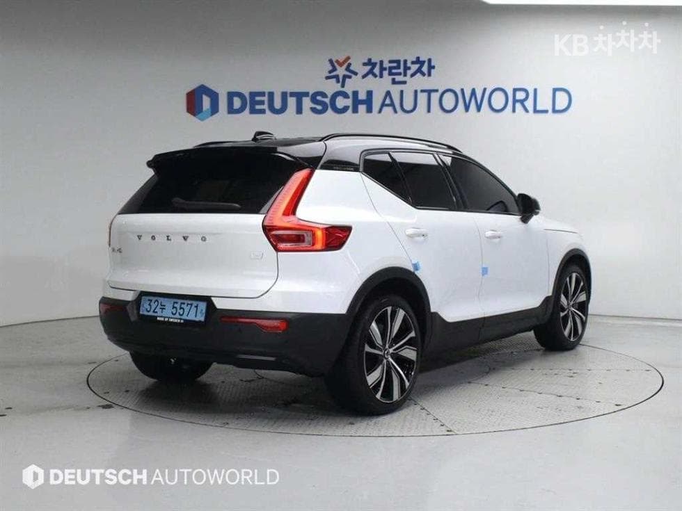 Volvo XC40 RechargeTwin Ultimate Стандартен - 2