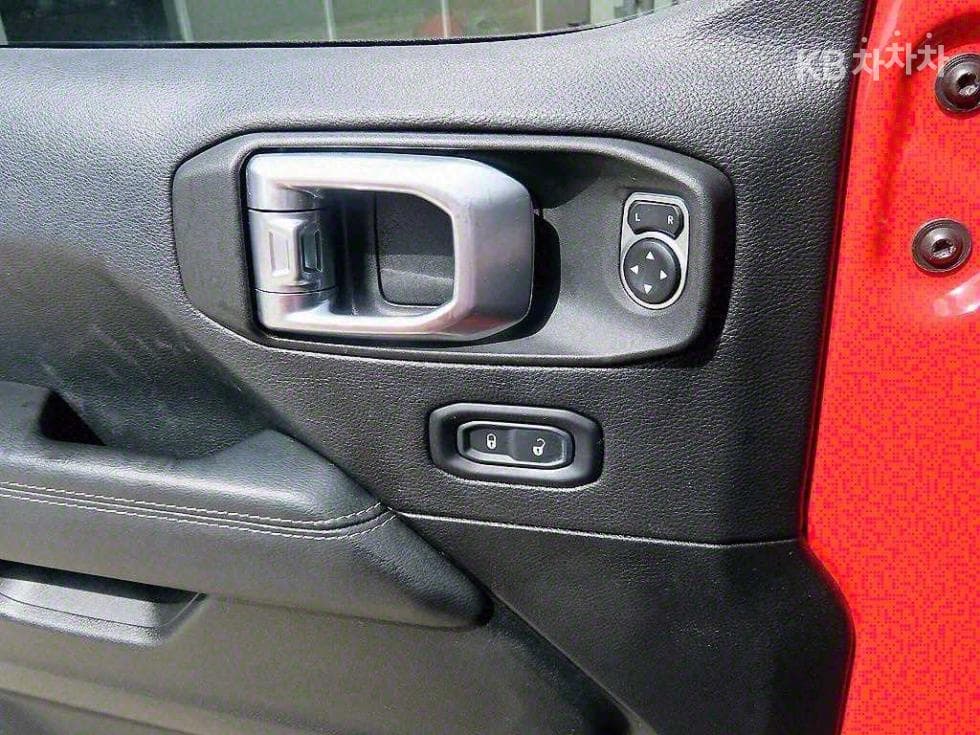 지프 랭글러 (JL)2.0 오버랜드 4도어 파워Товарна надстройка Стандартен - 10