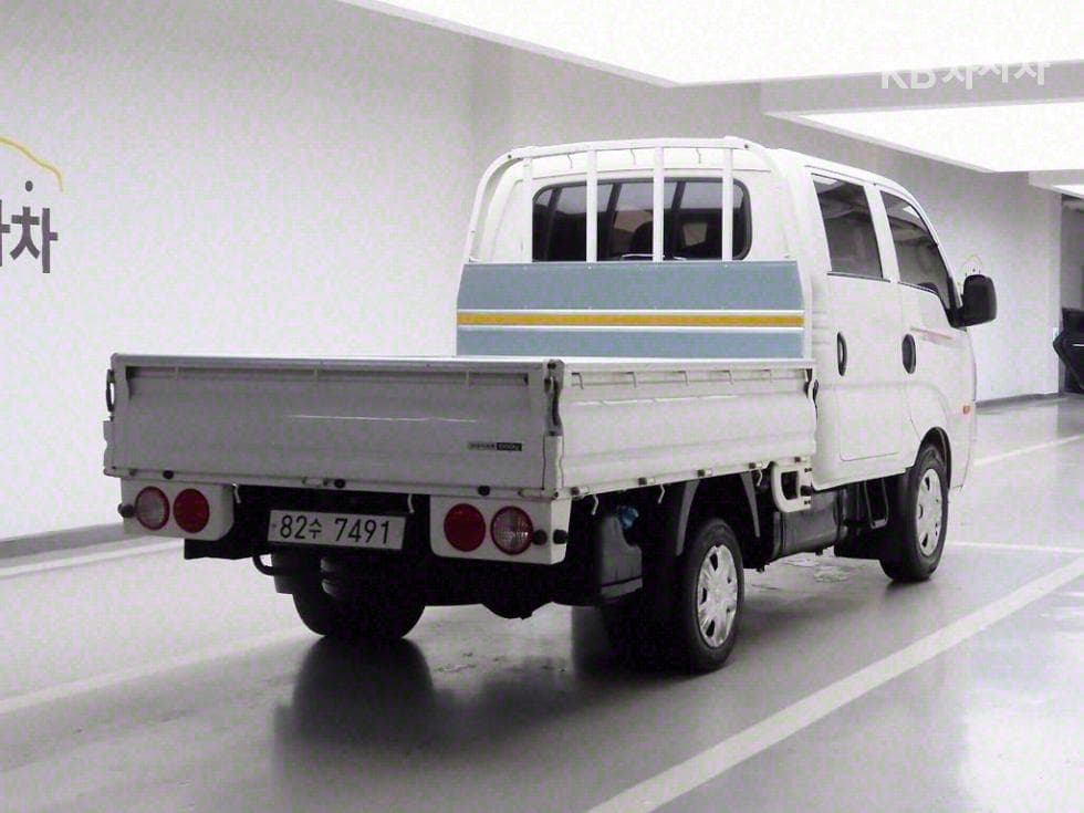 Киа The New (фейслифт) Бонго 3 (лек)1 тон Двойна Кабина Удължено междуосие 2WD L - 4