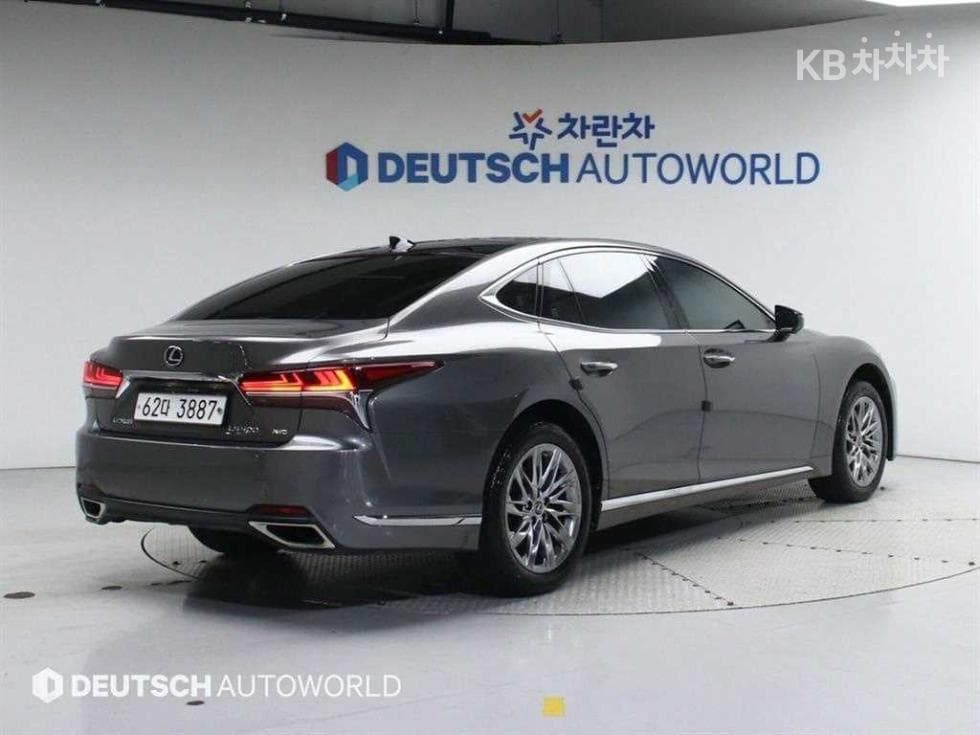 Lexus LS 5th Generation 500 AWD LUXURY - Image 2