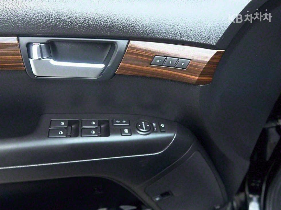 Киа The New (фейслифт) Mohave4x4 President 7-местен (Лимузин) - 15