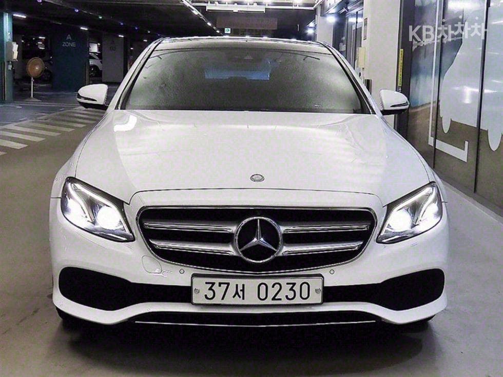 Mercedes-Benz E-Клас (W213)E300 4Matic Avantgarde - 2