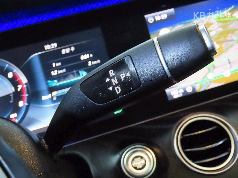 Mercedes-Benz E-Клас (W213)E300 4Matic Avantgarde - 12