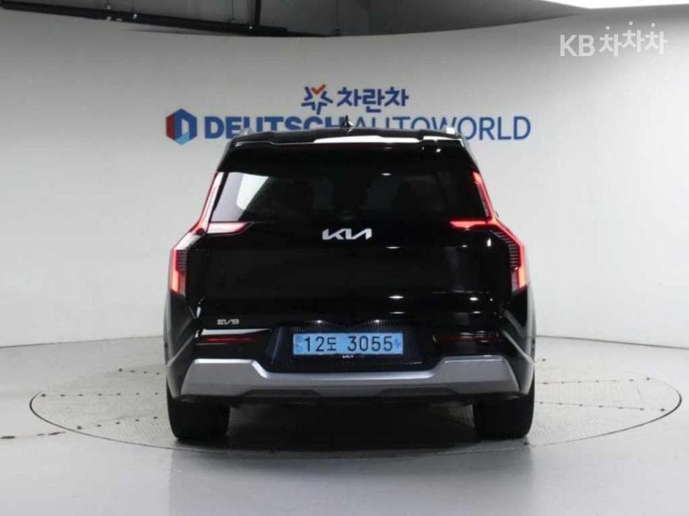 Kia EV9 AWD Earth - Image 4