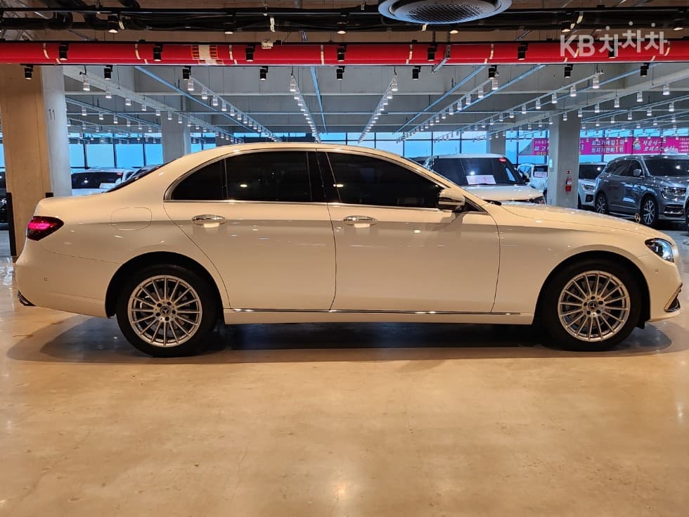 Mercedes-Benz E-Class (W213)E250 Exclusive - 3