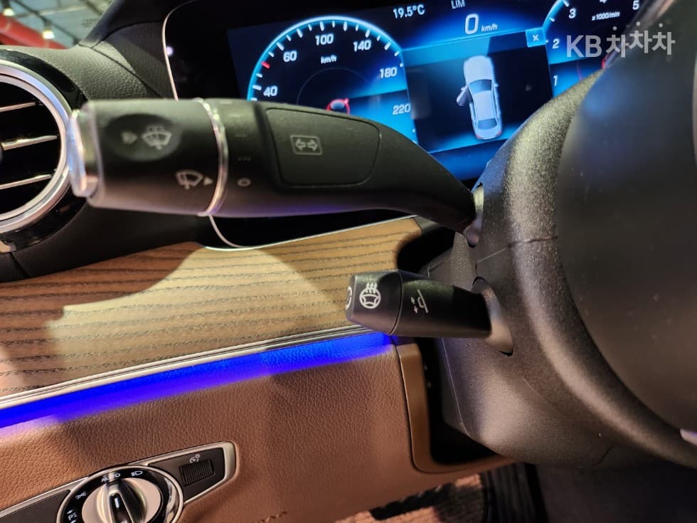 Mercedes-Benz E-Class (W213)E250 Exclusive - 12