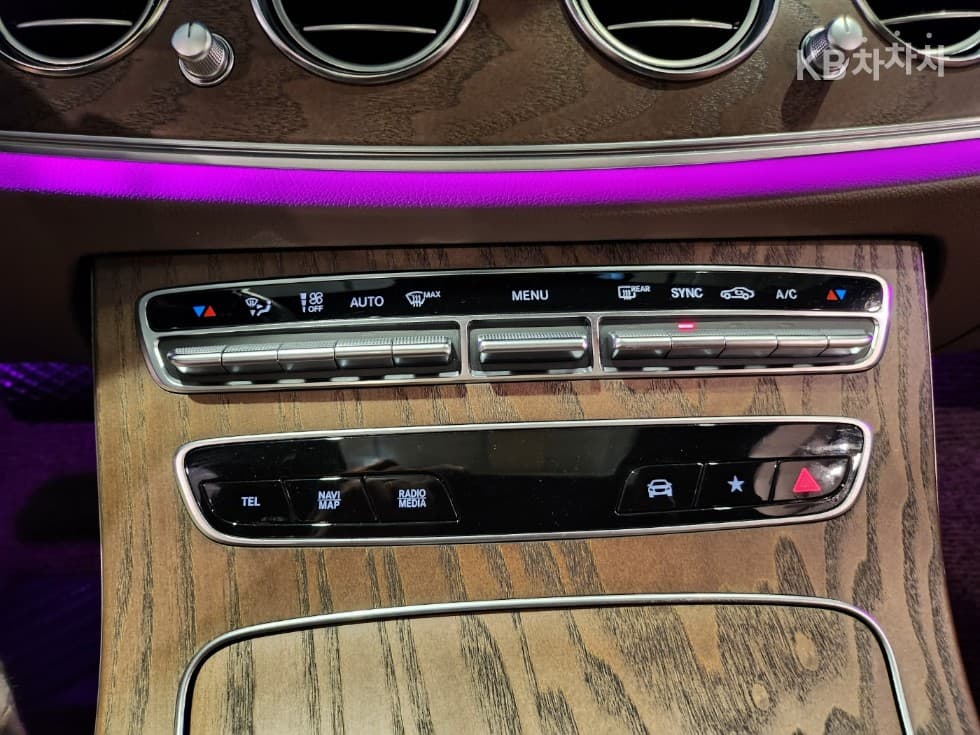 Mercedes-Benz E-Class (W213)E250 Exclusive - 19