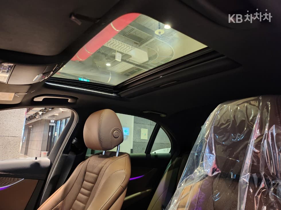 Mercedes-Benz E-Class (W213)E250 Exclusive - 24