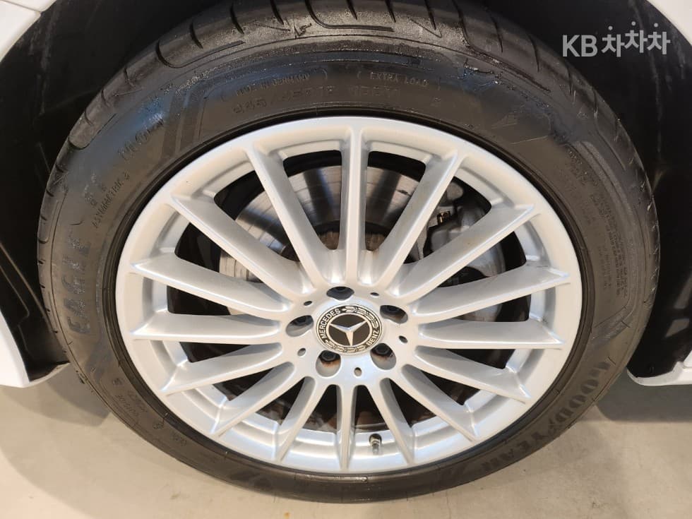 Mercedes-Benz E-Class (W213)E250 Exclusive - 25