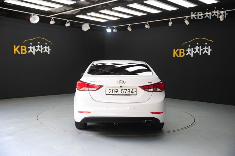 Хюндай The New (фейслифт) Avante (Elantra)1.6 GDi Modern Стандартен - 3