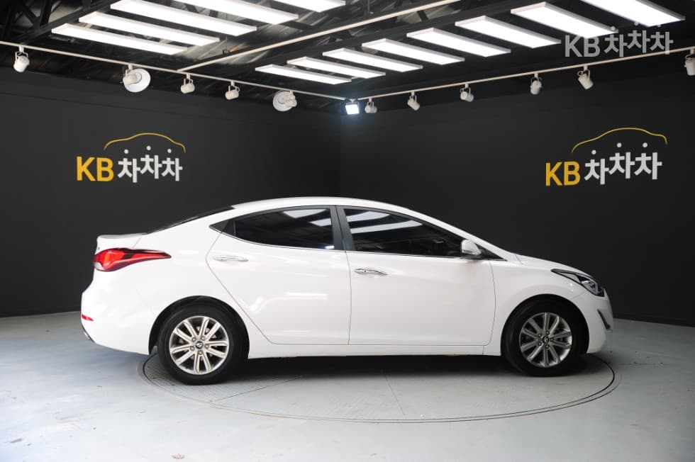 Хюндай The New (фейслифт) Avante (Elantra)1.6 GDi Modern Стандартен - 8