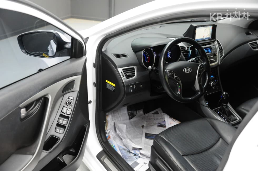 Хюндай The New (фейслифт) Avante (Elantra)1.6 GDi Modern Стандартен - 10