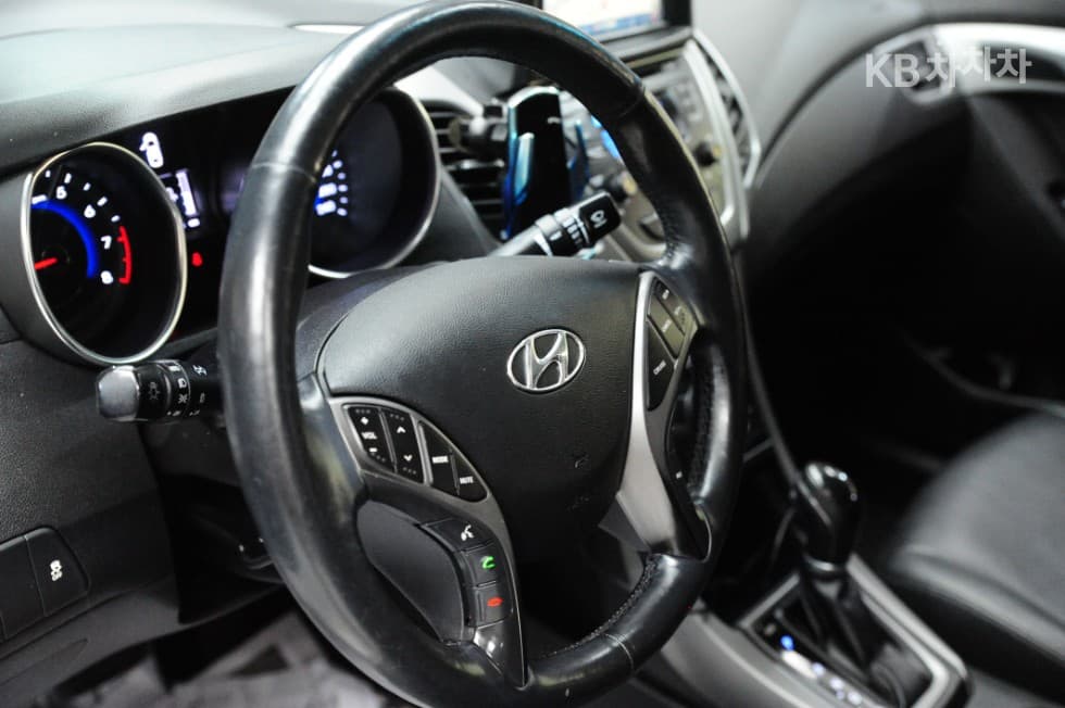 Хюндай The New (фейслифт) Avante (Elantra)1.6 GDi Modern Стандартен - 13