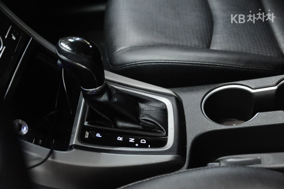 Хюндай The New (фейслифт) Avante (Elantra)1.6 GDi Modern Стандартен - 14