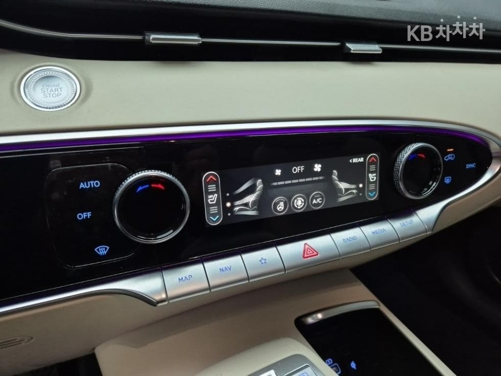 Дженезис GV70Бензин 2.5T AWD - 17